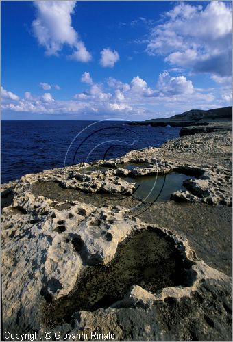 MALTA - GOZO ISLAND - la costa settentrionale presso Zebbug - Wied L-Ghasri