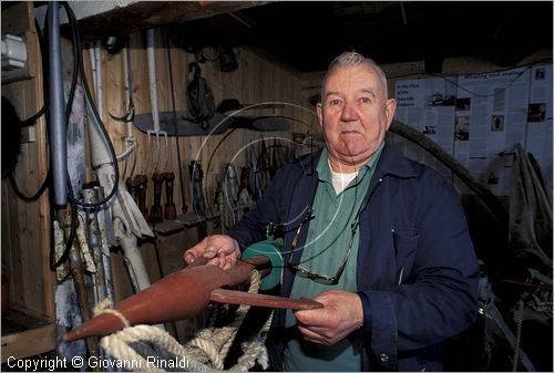 NORWAY - NORVEGIA - ISOLE LOFOTEN - Svolvaer - l'ex baleniere Ernst Rolf Dahl mostra l'attrezzatura per la caccia alla balena