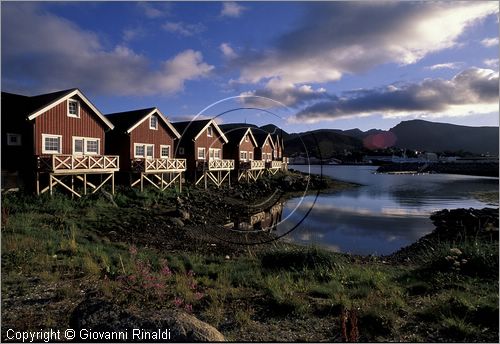 NORVEGIA - ISOLE VESTERALEN (Norway - Vesteralen) - Isola di Boroya - rorbu Kinnarps presso Stokmarknes