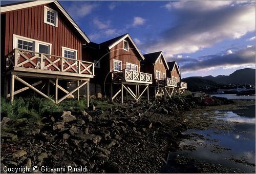 NORVEGIA - ISOLE VESTERALEN (Norway - Vesteralen) - Isola di Boroya - rorbu Kinnarps presso Stokmarknes