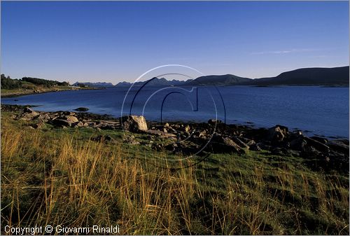 NORVEGIA - ISOLE VESTERALEN (Norway - Vesteralen) - Isola di Hadseloya - la costa settentrionale presso Flatset