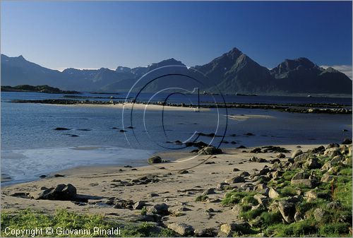 NORVEGIA - ISOLE VESTERALEN (Norway - Vesteralen) - Isola di Hadseloya - la costa meridionale ad ovest di Melbu