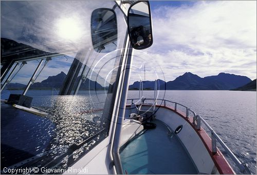 NORVEGIA - ISOLE VESTERALEN (Norway - Vesteralen) - navigazione in traghetto presso l'isola di Skogsoya