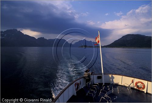 NORVEGIA - ISOLE VESTERALEN (Norway - Vesteralen) - navigazione con la nave postale Hurtigruten