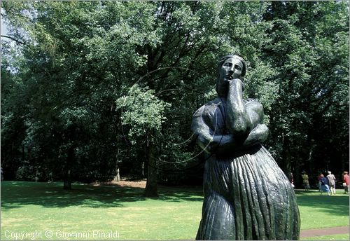 NETHERLANDS - OLANDA - Parco Nazionale "De Hoge Veluwe" - il parco intorno al Museo Kroller-Muller con sculture di Rodin, Moore, Hepworth, Serra, Merz, ...