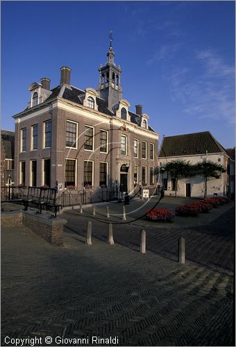 NETHERLANDS - OLANDA - Ijsselmeer (Zuiderzee) - Edam - la piazza del Municipio