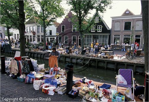 NETHERLANDS - OLANDA - Ijsselmeer (Zuiderzee) - Edam - mercatino settimanale lungo i canali