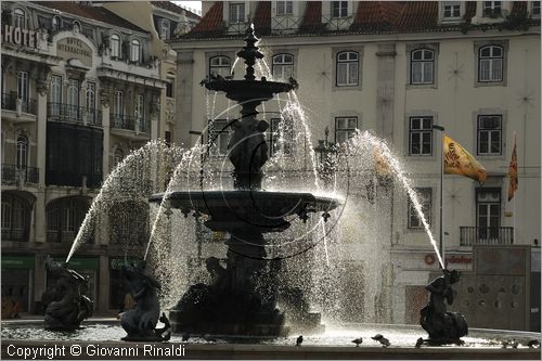 PORTUGAL - LISBON - LISBOA - PORTOGALLO - LISBONA - una delle fontane sul Rossio