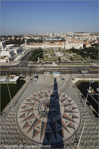 PORTUGAL - LISBON - LISBOA - PORTOGALLO - LISBONA - Belem - la grande bussola sul pavimento vista dal Padrao dos Descobrimendos (monumento alle scoperte)