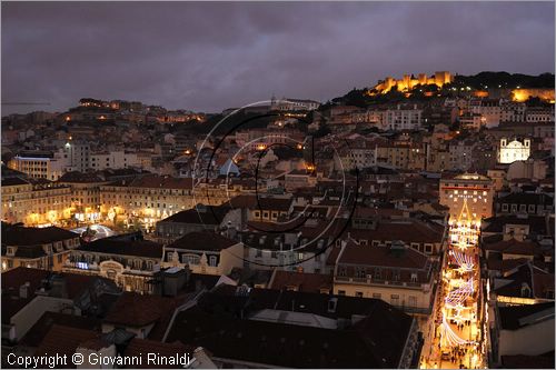 PORTUGAL - LISBON - LISBOA - PORTOGALLO - LISBONA - veduta serale della Baixa con le decorazioni natalizie della Rue de Santa Justa e sopra il castelo de Sao Jorge