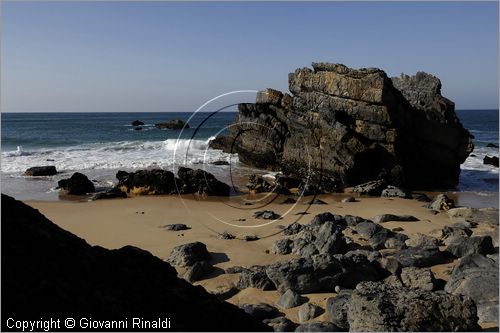 PORTUGAL - PORTOGALLO - PRAIA DA ADRAGA - spiaggia sulla costa occidentale a nord di Cabo da Roca