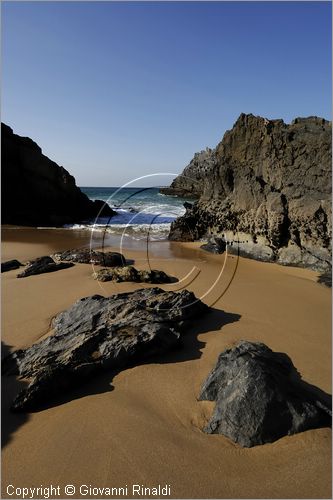 PORTUGAL - PORTOGALLO - PRAIA DA ADRAGA - spiaggia sulla costa occidentale a nord di Cabo da Roca