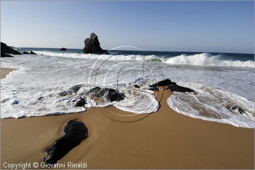 PORTUGAL - PORTOGALLO - PRAIA DA ADRAGA - spiaggia sulla costa occidentale a nord di Cabo da Roca