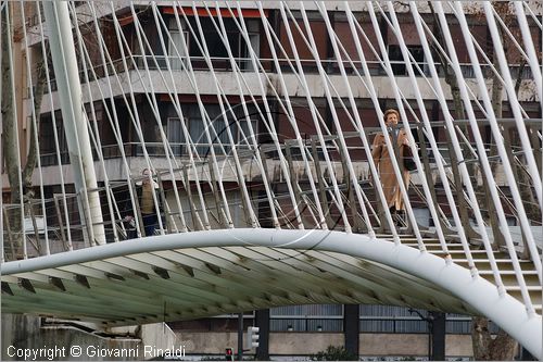 SPAIN - Cantabria - Pais Vasco (Paesi Baschi) - Bilbao - Il ponte pedonale Urbitarte sul fiume Nervion dell'architetto Santiago Calatrava