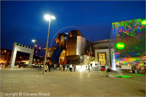 SPAIN - Cantabria - Pais Vasco (Paesi Baschi) - Bilbao - Museo Guggenheim - installazione Quantum field-X3 dell'artista giapponese Hiro Yamagata