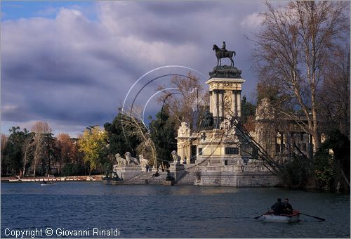 SPAIN - SPAGNA - MADRID - Parco del Retiro - laghetto El Estanque