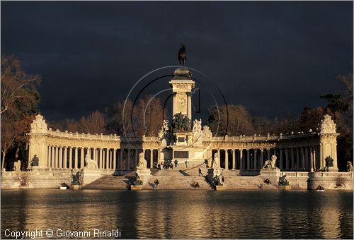 SPAIN - SPAGNA - MADRID - Parco del Retiro - laghetto El Estanque