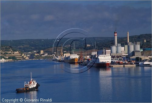 SPAIN - BALEARES MENORCA (Balearic - Minorca island) - MAHON - veduta della zona industriale del porto