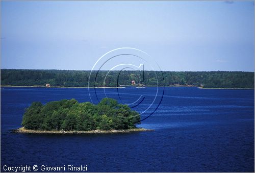 SWEDEN - Skargardens - SVEZIA - Arcipelago di Stoccolma - in navigazione tra le isole