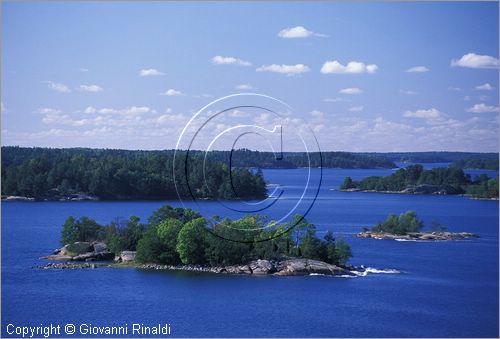 SWEDEN - Skargardens - SVEZIA - Arcipelago di Stoccolma - in navigazione tra le isole