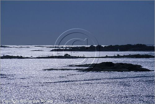 SWEDEN - Skargardens - SVEZIA - Arcipelago di Stoccolma - in navigazione tra le isole