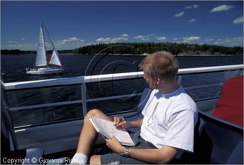 SWEDEN - Skargardens - SVEZIA - Arcipelago di Stoccolma - navigazione tra le isole con traghetto