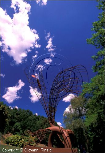 ITALY - CIVITELLA D'AGLIANO (VT) - Giardino delle sculture "La Serpara" di Paul Wiedmer & Jacqueline Dolder.
"Feuerskulptur" (1975) di Paul Wiedmer