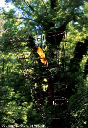 ITALY - CIVITELLA D'AGLIANO (VT) - Giardino delle sculture "La Serpara" di Paul Wiedmer & Jacqueline Dolder.
"Feuerskulptur" (1975) di Paul Wiedmer