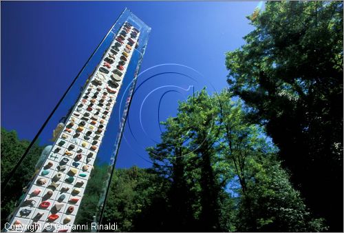 ITALY - CIVITELLA D'AGLIANO (VT) - Giardino delle sculture "La Serpara" di Paul Wiedmer & Jacqueline Dolder.
"Steckenpferd" (2003) di Ursula Stalder