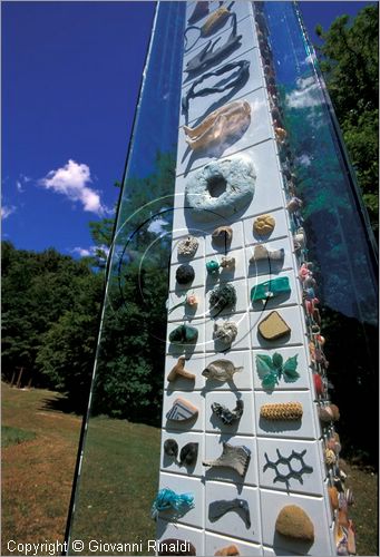 ITALY - CIVITELLA D'AGLIANO (VT) - Giardino delle sculture "La Serpara" di Paul Wiedmer & Jacqueline Dolder.
"Steckenpferd" (2003) di Ursula Stalder