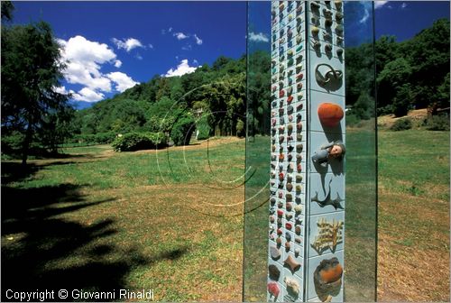 ITALY - CIVITELLA D'AGLIANO (VT) - Giardino delle sculture "La Serpara" di Paul Wiedmer & Jacqueline Dolder.
"Steckenpferd" (2003) di Ursula Stalder