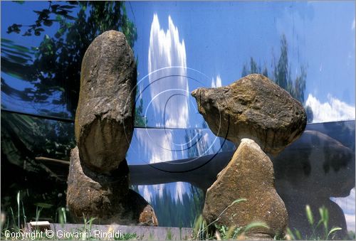 ITALY - CIVITELLA D'AGLIANO (VT) - Giardino delle sculture "La Serpara" di Paul Wiedmer & Jacqueline Dolder.
"Colloquio Antico" (1997) di Attilio Pierelli