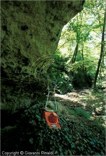 ITALY - CIVITELLA D'AGLIANO (VT) - Giardino delle sculture "La Serpara" di Paul Wiedmer & Jacqueline Dolder.
"Raduno di Tosaerbe" (2000) di Wilhelm Koch