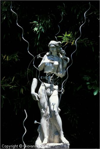 ITALY - CIVITELLA D'AGLIANO (VT) - Giardino delle sculture "La Serpara" di Paul Wiedmer & Jacqueline Dolder.
"Venere e David nella Valle" (1999) di Pavel Schmidt