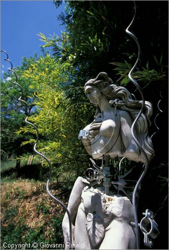 ITALY - CIVITELLA D'AGLIANO (VT) - Giardino delle sculture "La Serpara" di Paul Wiedmer & Jacqueline Dolder.
"Venere e David nella Valle" (1999) di Pavel Schmidt