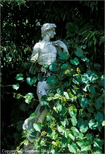 ITALY - CIVITELLA D'AGLIANO (VT) - Giardino delle sculture "La Serpara" di Paul Wiedmer & Jacqueline Dolder.
"Venere e David nella Valle" (1999) di Pavel Schmidt