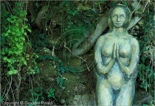 ITALY - CIVITELLA D'AGLIANO (VT) - Giardino delle sculture "La Serpara" di Paul Wiedmer & Jacqueline Dolder.
"Latte di Rocca" (2003) di Bruno Ceccobelli