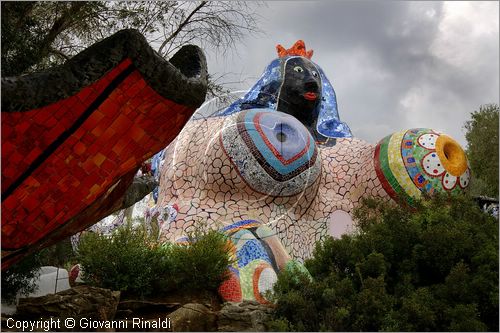 ITALY - Capalbio (GR) - localit Garavicchio - Il Giardino dei Tarocchi - opera originale e fantastica ideata dall'artista francese Niki de Saint Phalle. L'opera rappresenta i 22 Arcani Maggiori dei Tarocchi realizzati con fantastiche sculture di cemento armato e poliestere, ricoperte con mosaico di ceramica , vetri e specchi