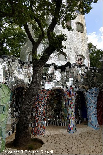 ITALY - Capalbio (GR) - localit Garavicchio - Il Giardino dei Tarocchi - opera originale e fantastica ideata dall'artista francese Niki de Saint Phalle. L'opera rappresenta i 22 Arcani Maggiori dei Tarocchi realizzati con fantastiche sculture di cemento armato e poliestere, ricoperte con mosaico di ceramica , vetri e specchi