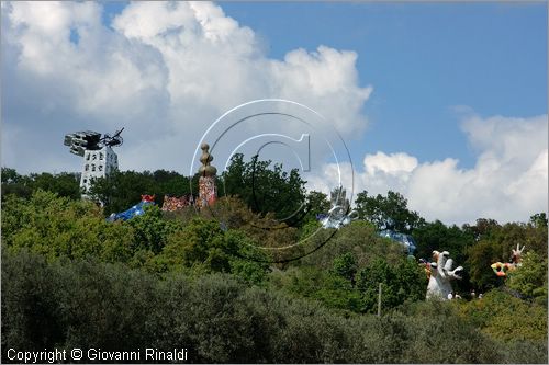 ITALY - Capalbio (GR) - localit Garavicchio - Il Giardino dei Tarocchi - opera originale e fantastica ideata dall'artista francese Niki de Saint Phalle. L'opera rappresenta i 22 Arcani Maggiori dei Tarocchi realizzati con fantastiche sculture di cemento armato e poliestere, ricoperte con mosaico di ceramica , vetri e specchi