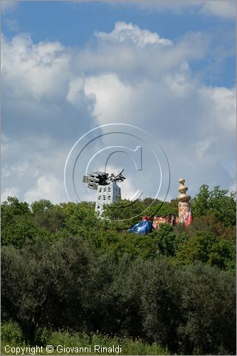 ITALY - Capalbio (GR) - localit Garavicchio - Il Giardino dei Tarocchi - opera originale e fantastica ideata dall'artista francese Niki de Saint Phalle. L'opera rappresenta i 22 Arcani Maggiori dei Tarocchi realizzati con fantastiche sculture di cemento armato e poliestere, ricoperte con mosaico di ceramica , vetri e specchi