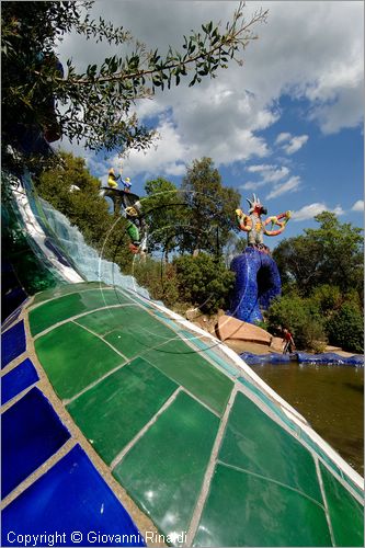 ITALY - Capalbio (GR) - localit Garavicchio - Il Giardino dei Tarocchi - opera originale e fantastica ideata dall'artista francese Niki de Saint Phalle. L'opera rappresenta i 22 Arcani Maggiori dei Tarocchi realizzati con fantastiche sculture di cemento armato e poliestere, ricoperte con mosaico di ceramica , vetri e specchi