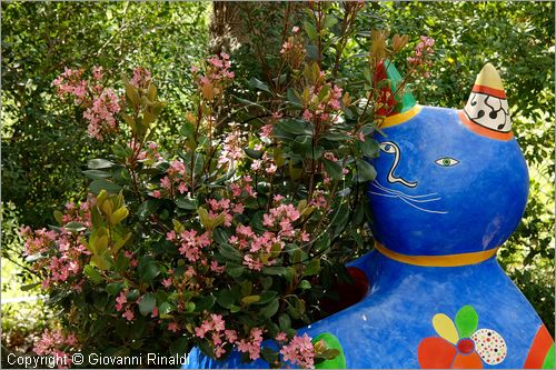 ITALY - Capalbio (GR) - localit Garavicchio - Il Giardino dei Tarocchi - opera originale e fantastica ideata dall'artista francese Niki de Saint Phalle. L'opera rappresenta i 22 Arcani Maggiori dei Tarocchi realizzati con fantastiche sculture di cemento armato e poliestere, ricoperte con mosaico di ceramica , vetri e specchi