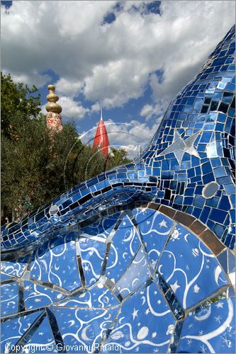 ITALY - Capalbio (GR) - localit Garavicchio - Il Giardino dei Tarocchi - opera originale e fantastica ideata dall'artista francese Niki de Saint Phalle. L'opera rappresenta i 22 Arcani Maggiori dei Tarocchi realizzati con fantastiche sculture di cemento armato e poliestere, ricoperte con mosaico di ceramica , vetri e specchi