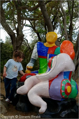 ITALY - Capalbio (GR) - localit Garavicchio - Il Giardino dei Tarocchi - opera originale e fantastica ideata dall'artista francese Niki de Saint Phalle. L'opera rappresenta i 22 Arcani Maggiori dei Tarocchi realizzati con fantastiche sculture di cemento armato e poliestere, ricoperte con mosaico di ceramica , vetri e specchi