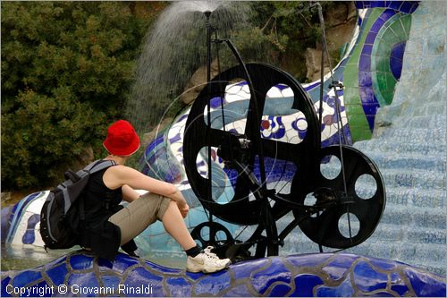 ITALY - Capalbio (GR) - localit Garavicchio - Il Giardino dei Tarocchi - opera originale e fantastica ideata dall'artista francese Niki de Saint Phalle. L'opera rappresenta i 22 Arcani Maggiori dei Tarocchi realizzati con fantastiche sculture di cemento armato e poliestere, ricoperte con mosaico di ceramica , vetri e specchi