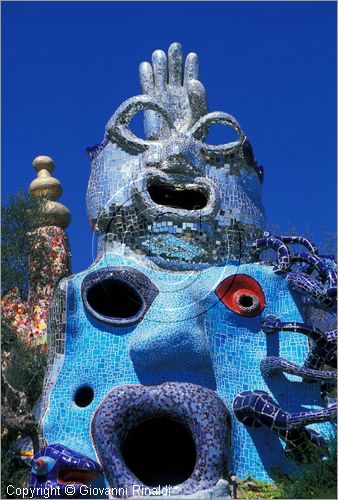 ITALY - CAPALBIO - localit Garavicchio presso Pescia Fiorentina (GR) - "Il Giardino dei Tarocchi" opera originale e fantastica ideata dall'artista francese Niki de Saint Phalle. L'opera rappresenta i 22 Arcani Maggiori dei Tarocchi realizzati con fantastiche sculture di cemento armato e poliestere, ricoperte con mosaico di ceramica , vetri e specchi