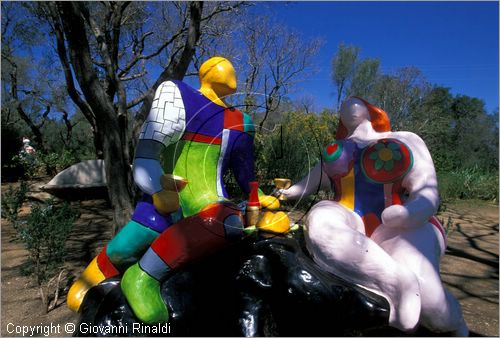 ITALY - CAPALBIO - localit Garavicchio presso Pescia Fiorentina (GR) - "Il Giardino dei Tarocchi" opera originale e fantastica ideata dall'artista francese Niki de Saint Phalle. L'opera rappresenta i 22 Arcani Maggiori dei Tarocchi realizzati con fantastiche sculture di cemento armato e poliestere, ricoperte con mosaico di ceramica , vetri e specchi