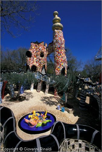 ITALY - CAPALBIO - localit Garavicchio presso Pescia Fiorentina (GR) - "Il Giardino dei Tarocchi" opera originale e fantastica ideata dall'artista francese Niki de Saint Phalle. L'opera rappresenta i 22 Arcani Maggiori dei Tarocchi realizzati con fantastiche sculture di cemento armato e poliestere, ricoperte con mosaico di ceramica , vetri e specchi