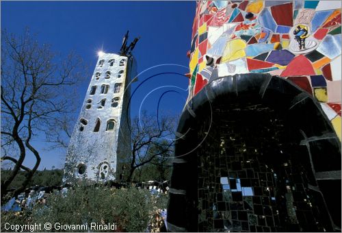 ITALY - CAPALBIO - localit Garavicchio presso Pescia Fiorentina (GR) - "Il Giardino dei Tarocchi" opera originale e fantastica ideata dall'artista francese Niki de Saint Phalle. L'opera rappresenta i 22 Arcani Maggiori dei Tarocchi realizzati con fantastiche sculture di cemento armato e poliestere, ricoperte con mosaico di ceramica , vetri e specchi